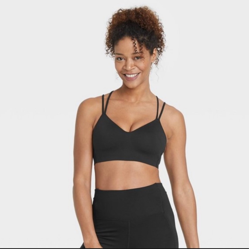Women’s light support dual strap.